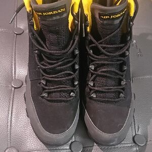Jordan Men's Sneakers in Black and Gold